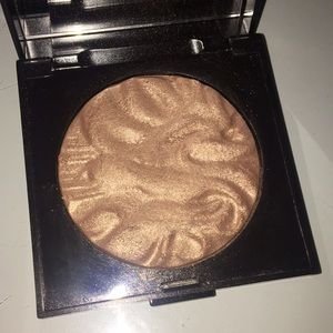 Laura Mercier indiscretion